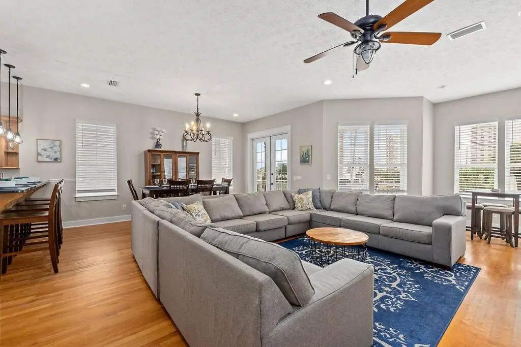 Holiday home Seas The Day: Luxury Villa with Private Pool and Complimentary Amenities Panama City Beach