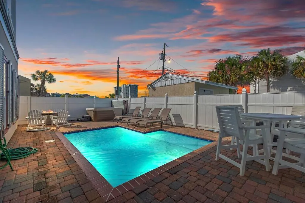 Seas The Day: Luxury Villa with Private Pool and Complimentary Amenities Panama City Beach