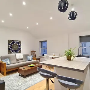 https://modern-central-perfect-beach-getaway-2min-walk.brighton-hotels-england.com