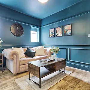 https://urban-lux-modern-one-bedroom-flat-in-southend-on-sea.cambridgehotelsuk.com