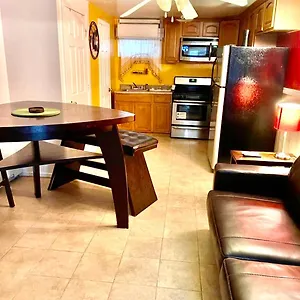 https://large-3-bedrooms-2-bath-apt-one-block-to-train.us-newyorkcity.com