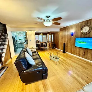 https://duplex-single-family-home-with-backyard-in-queens.us-newyorkcity.com