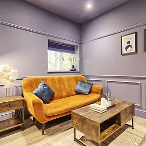 https://opulent-abode-stunning-one-bedroom-flat-southend-stays.cambridgehotelsuk.com