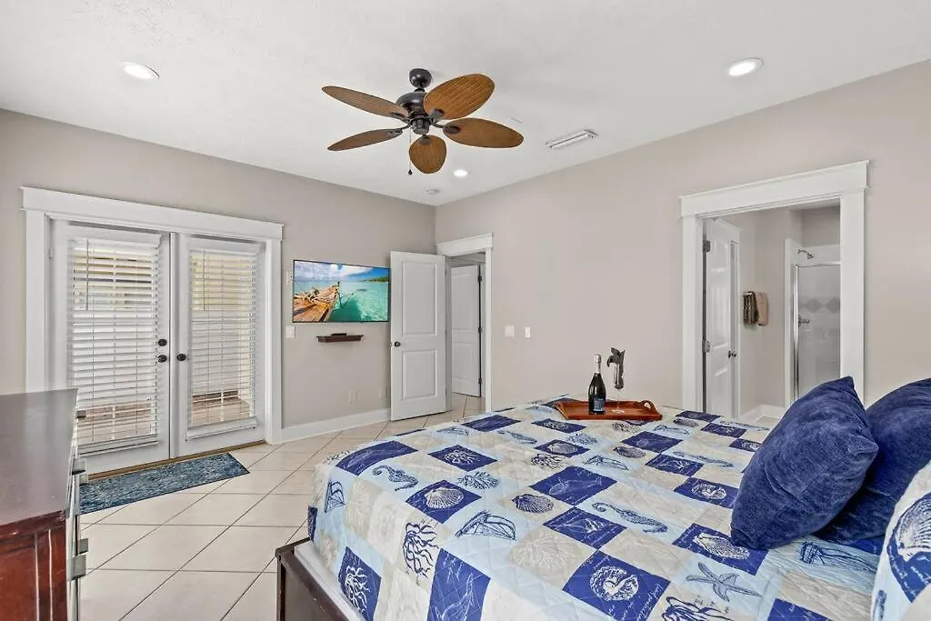 Holiday home Seas The Day: Luxury Villa with Private Pool and Complimentary Amenities Panama City Beach United States